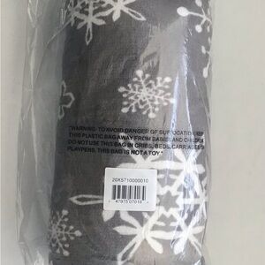 Kata Premium - Throw Blanket Gray With Snowflakes 100% Polyester (NEW)